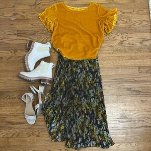 LOFT Velvet Flutter SleeveTop / XSP / Gold